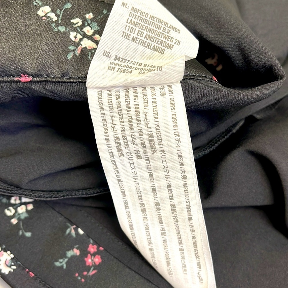 Hollister Ultra High Rise Black and Floral Mini Skirt Size Small - Picture 4 of 5